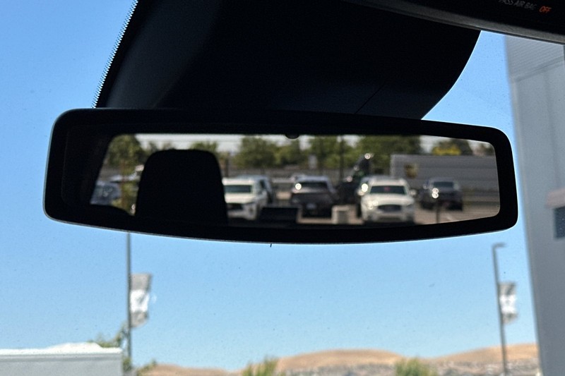 GMC Sierra 1500 Vehicle Full-screen Gallery Image 24