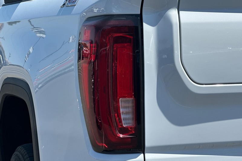 GMC Sierra 1500 Vehicle Full-screen Gallery Image 47