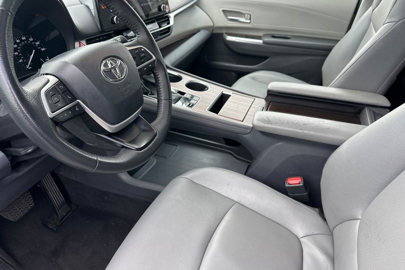 Toyota Sienna Vehicle Full-screen Gallery Image 10
