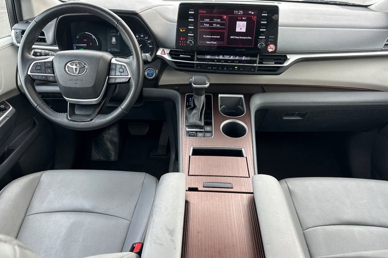 Toyota Sienna Vehicle Full-screen Gallery Image 15