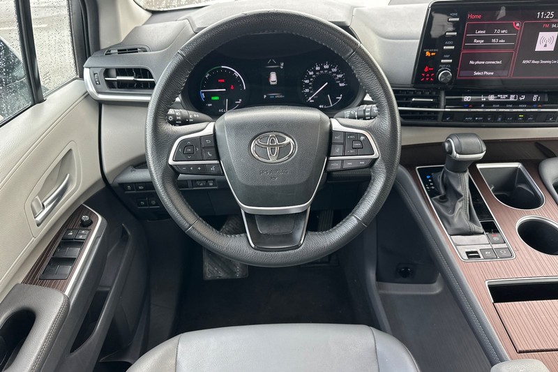 Toyota Sienna Vehicle Full-screen Gallery Image 16