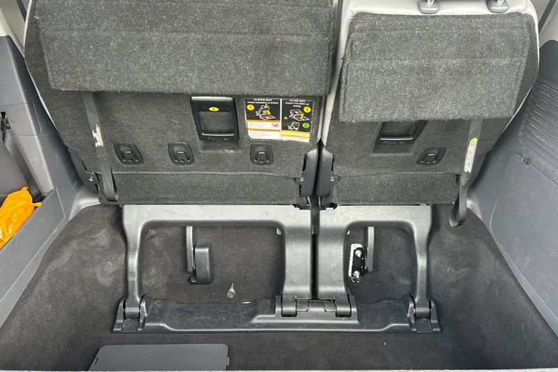 Toyota Sienna Vehicle Full-screen Gallery Image 17