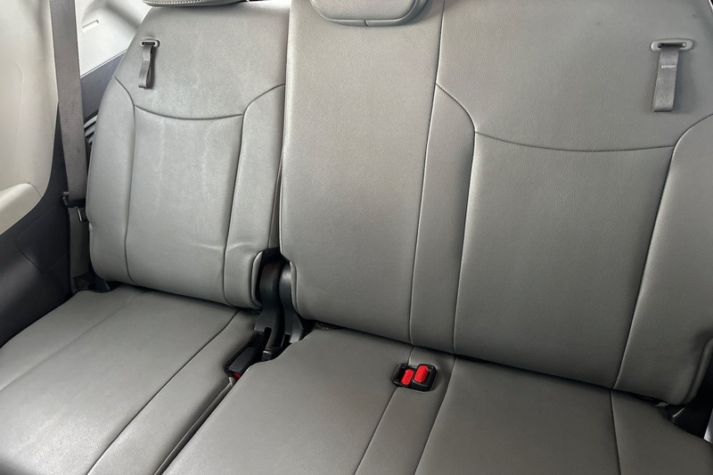 Toyota Sienna Vehicle Full-screen Gallery Image 18