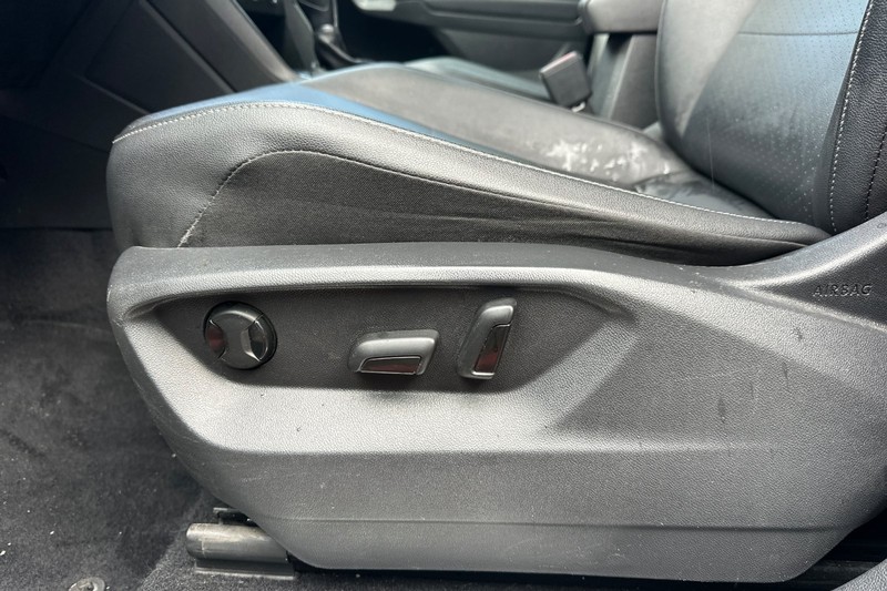 Volkswagen Tiguan Vehicle Full-screen Gallery Image 13