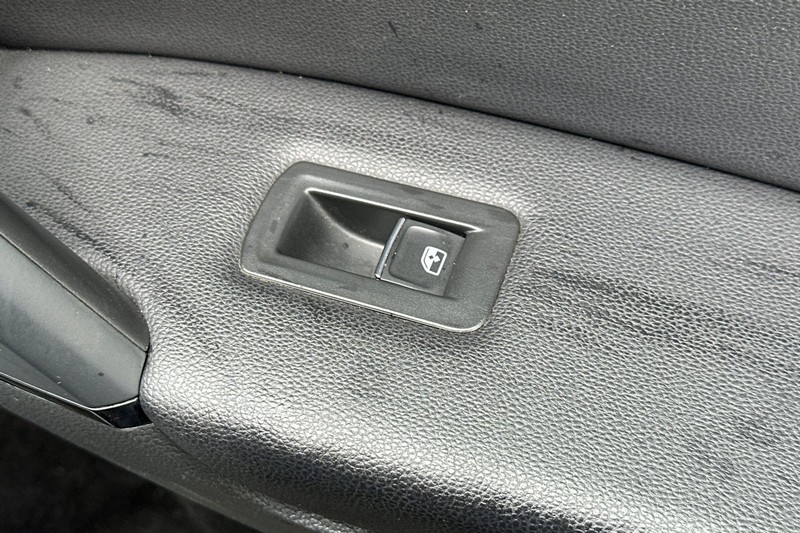 Volkswagen Tiguan Vehicle Full-screen Gallery Image 21