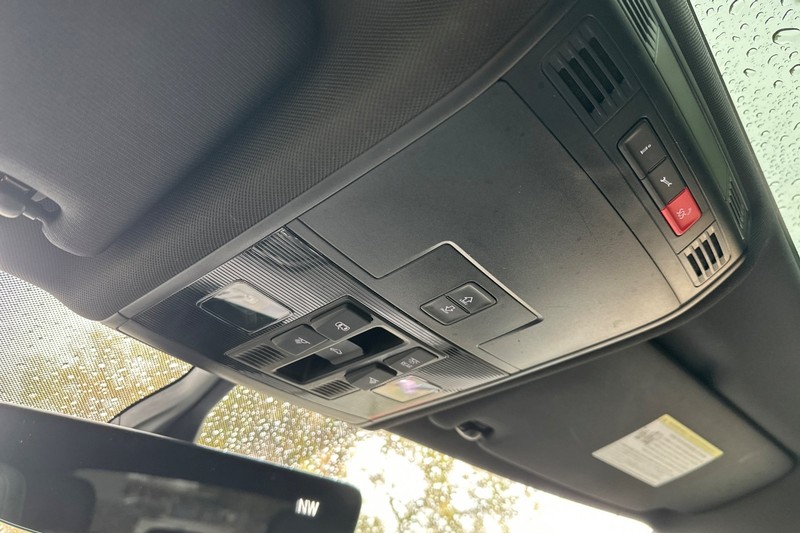 Volkswagen Tiguan Vehicle Full-screen Gallery Image 23