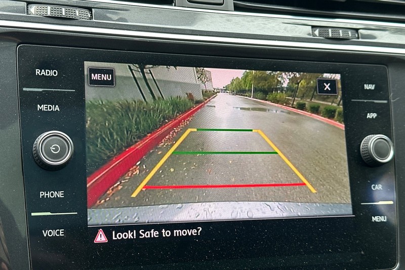 Volkswagen Tiguan Vehicle Full-screen Gallery Image 26