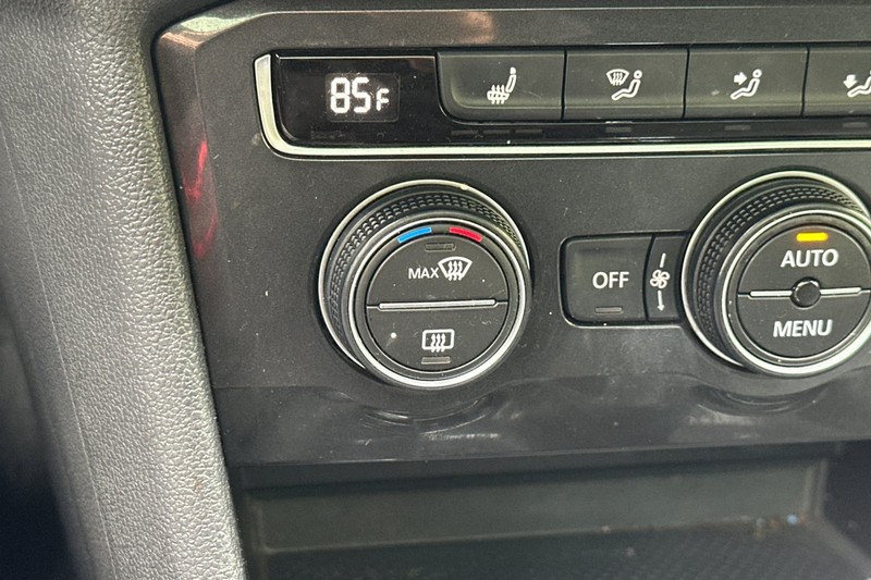 Volkswagen Tiguan Vehicle Full-screen Gallery Image 28