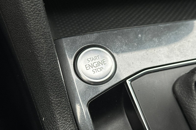 Volkswagen Tiguan Vehicle Full-screen Gallery Image 33