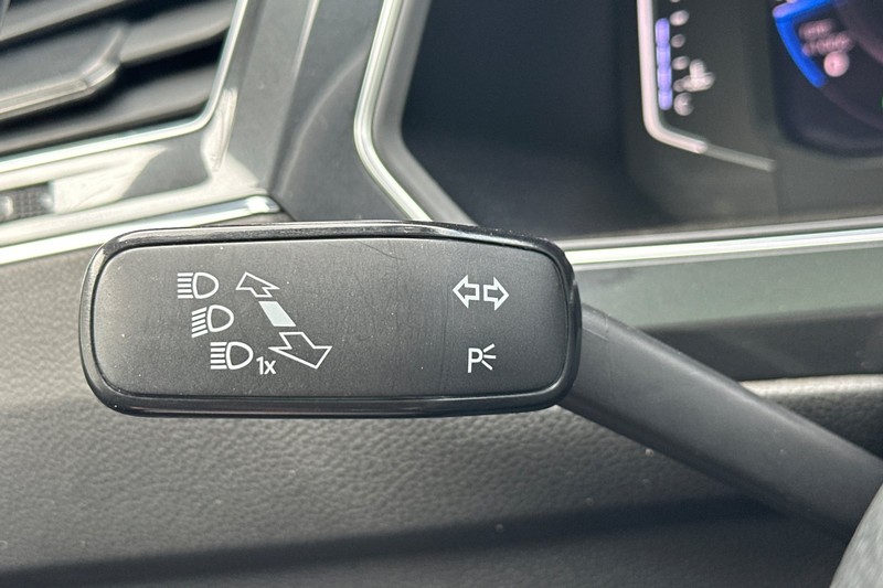 Volkswagen Tiguan Vehicle Full-screen Gallery Image 36