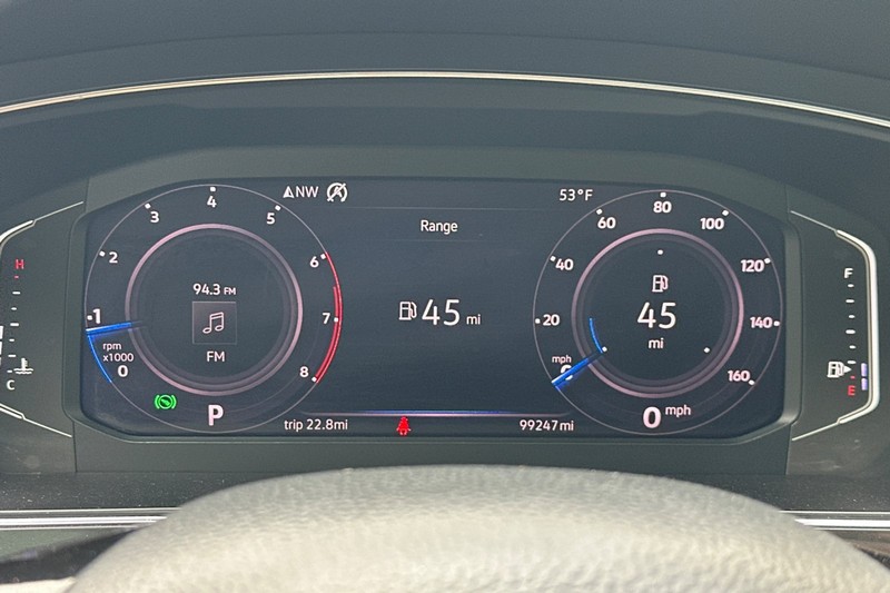 Volkswagen Tiguan Vehicle Full-screen Gallery Image 39