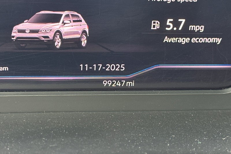 Volkswagen Tiguan Vehicle Full-screen Gallery Image 40