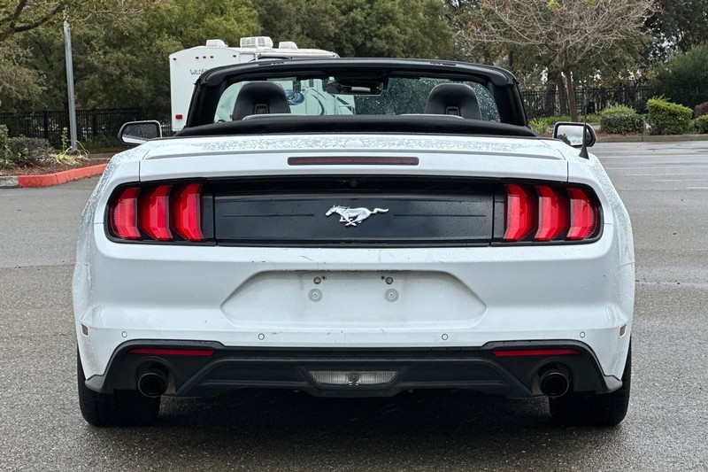 Ford Mustang Vehicle Full-screen Gallery Image 05