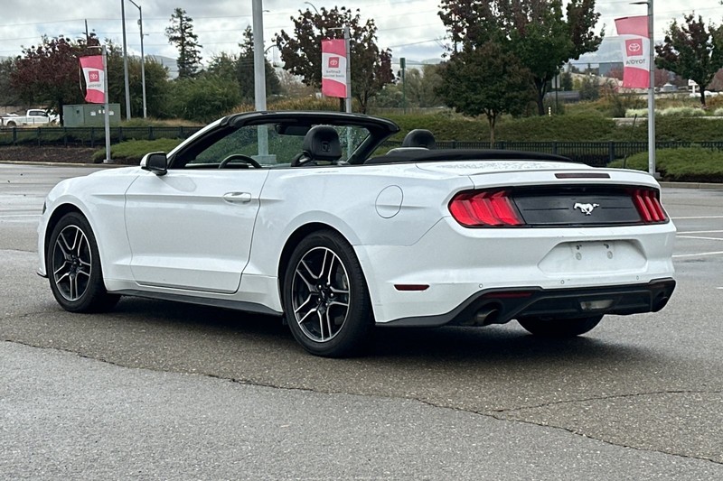 Ford Mustang Vehicle Full-screen Gallery Image 06