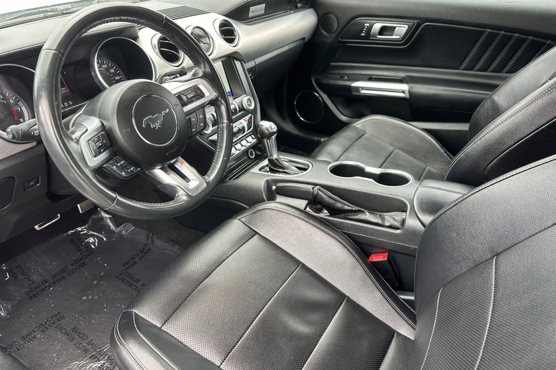 Ford Mustang Vehicle Full-screen Gallery Image 11