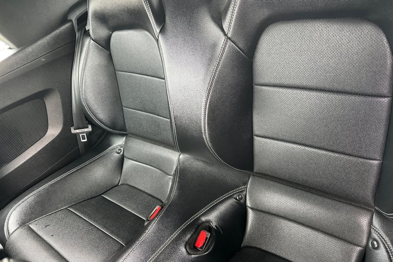 Ford Mustang Vehicle Full-screen Gallery Image 15