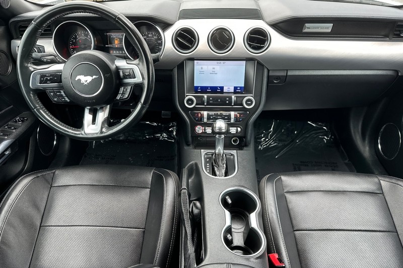 Ford Mustang Vehicle Full-screen Gallery Image 16