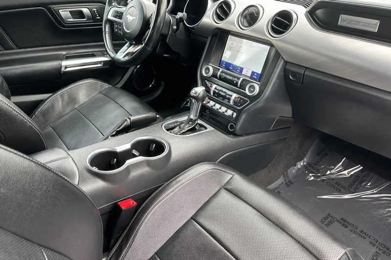 Ford Mustang Vehicle Full-screen Gallery Image 19