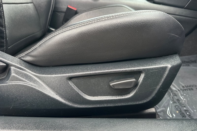 Ford Mustang Vehicle Full-screen Gallery Image 23