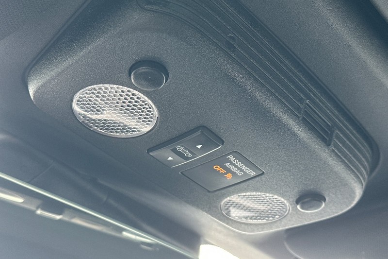 Ford Mustang Vehicle Full-screen Gallery Image 24