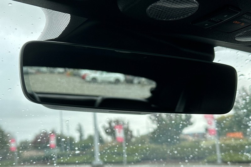 Ford Mustang Vehicle Full-screen Gallery Image 25