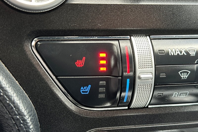 Ford Mustang Vehicle Full-screen Gallery Image 29