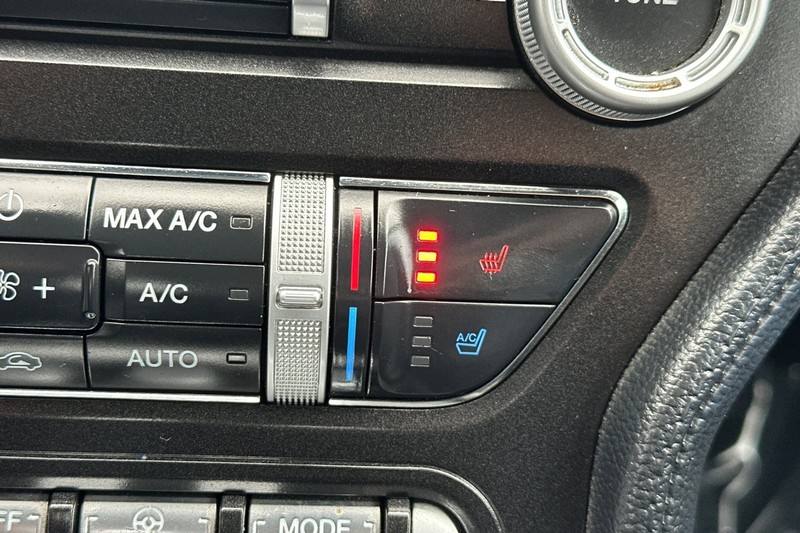 Ford Mustang Vehicle Full-screen Gallery Image 30