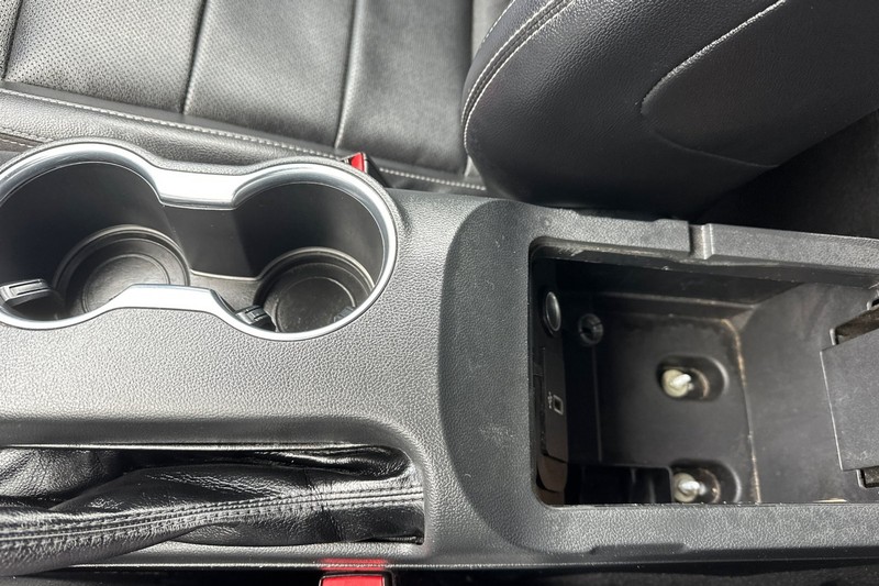 Ford Mustang Vehicle Full-screen Gallery Image 32