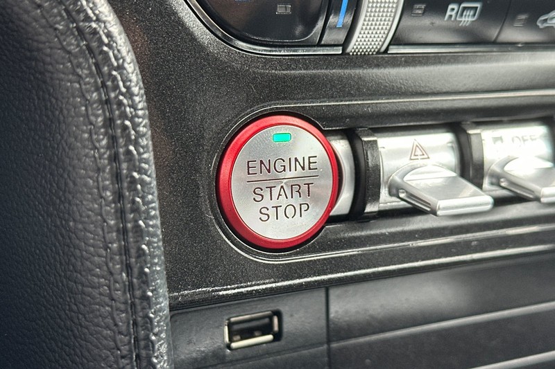 Ford Mustang Vehicle Full-screen Gallery Image 34