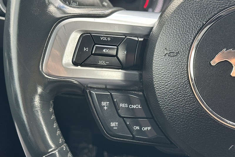 Ford Mustang Vehicle Full-screen Gallery Image 36