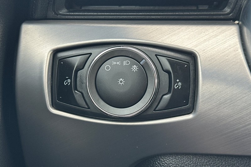 Ford Mustang Vehicle Full-screen Gallery Image 42