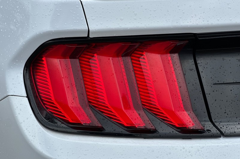 Ford Mustang Vehicle Full-screen Gallery Image 47