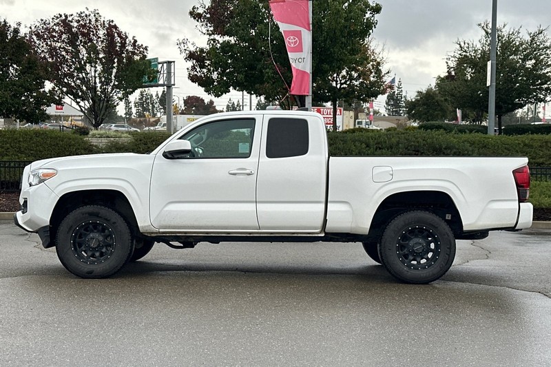 Toyota Tacoma 4WD Vehicle Full-screen Gallery Image 07