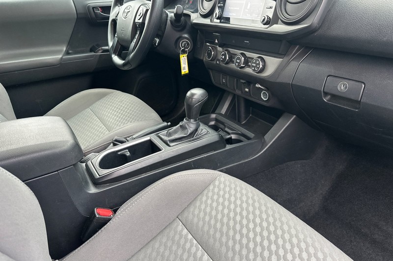 Toyota Tacoma 4WD Vehicle Full-screen Gallery Image 16