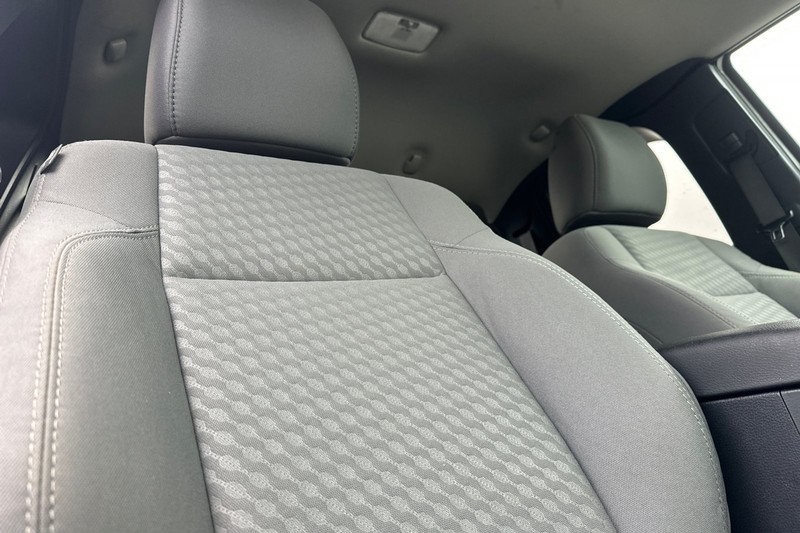 Toyota Tacoma 4WD Vehicle Full-screen Gallery Image 17