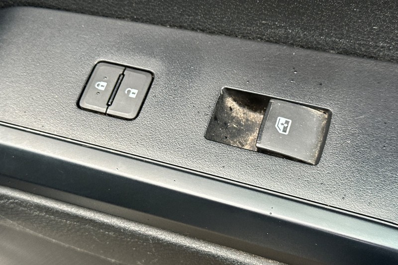 Toyota Tacoma 4WD Vehicle Full-screen Gallery Image 19