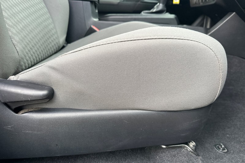 Toyota Tacoma 4WD Vehicle Full-screen Gallery Image 20