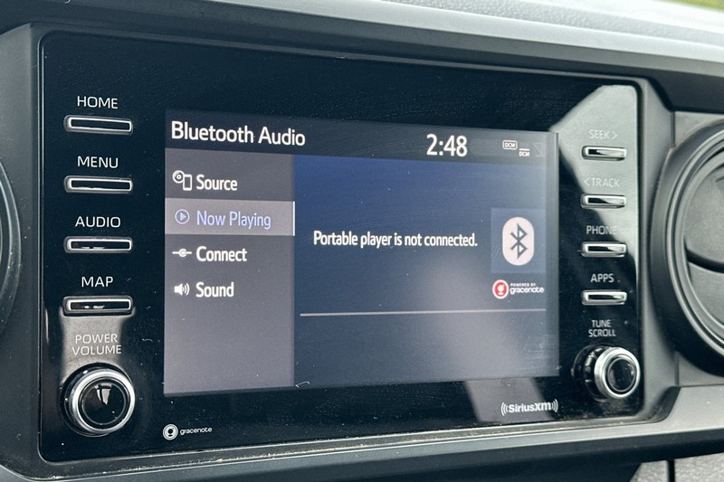 Toyota Tacoma 4WD Vehicle Full-screen Gallery Image 23