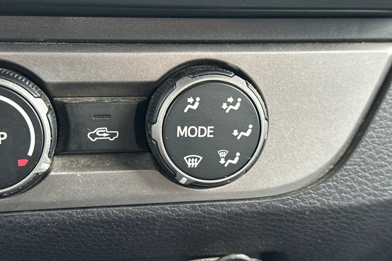 Toyota Tacoma 4WD Vehicle Full-screen Gallery Image 27