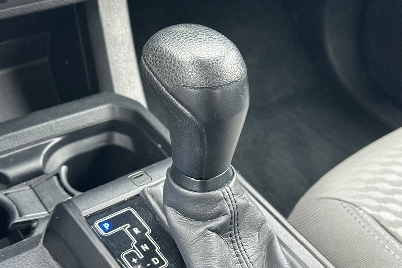 Toyota Tacoma 4WD Vehicle Full-screen Gallery Image 30