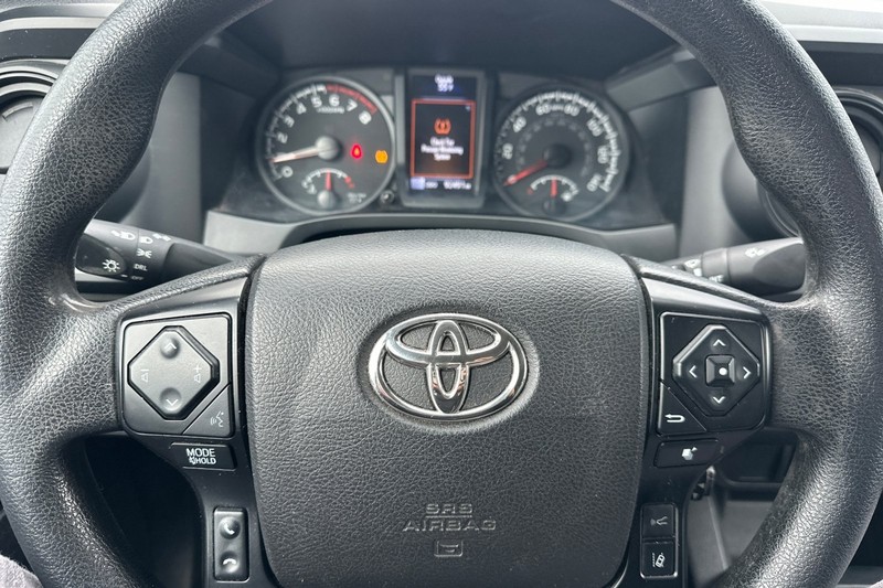 Toyota Tacoma 4WD Vehicle Full-screen Gallery Image 31