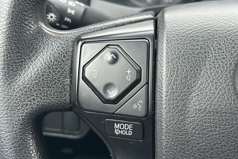 Toyota Tacoma 4WD Vehicle Full-screen Gallery Image 32