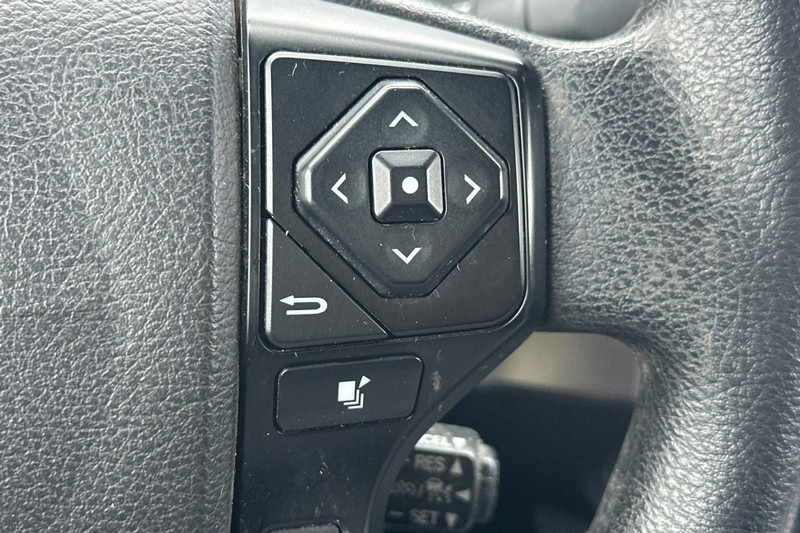 Toyota Tacoma 4WD Vehicle Full-screen Gallery Image 34