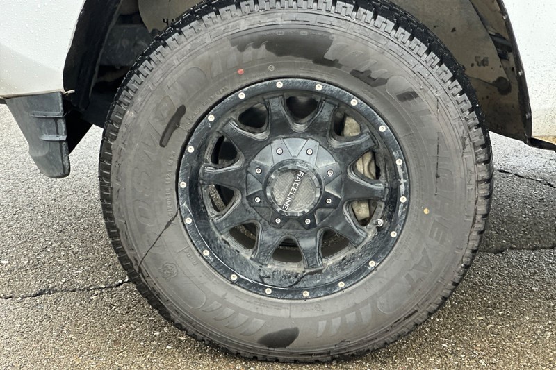 Toyota Tacoma 4WD Vehicle Full-screen Gallery Image 40