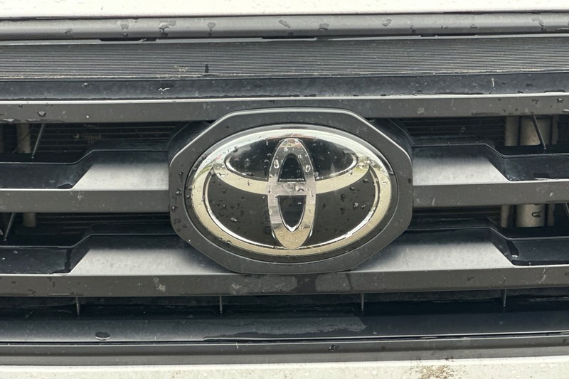 Toyota Tacoma 4WD Vehicle Full-screen Gallery Image 42