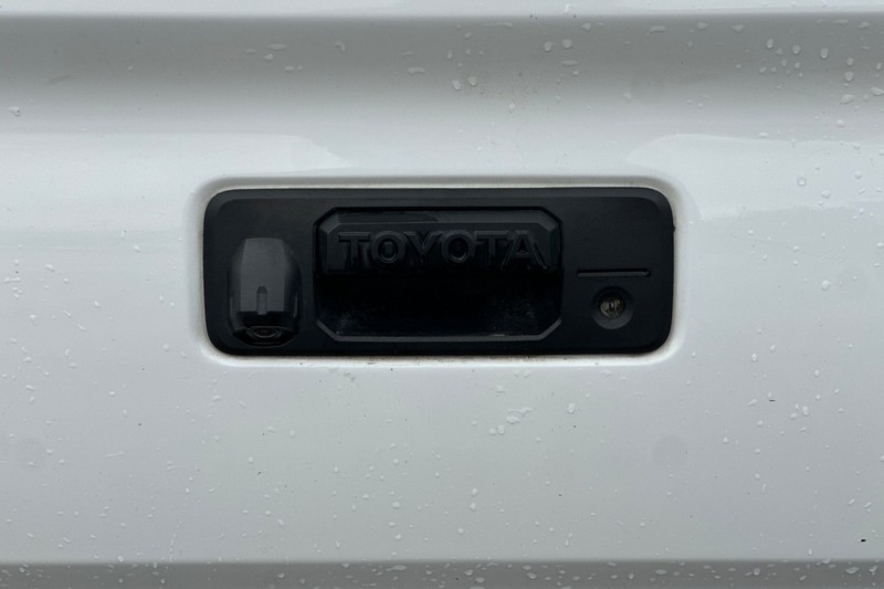 Toyota Tacoma 4WD Vehicle Full-screen Gallery Image 44