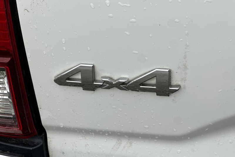 Toyota Tacoma 4WD Vehicle Full-screen Gallery Image 46