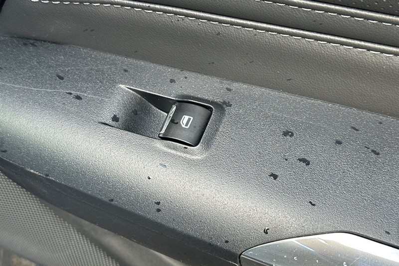 Ford Mustang Vehicle Full-screen Gallery Image 21