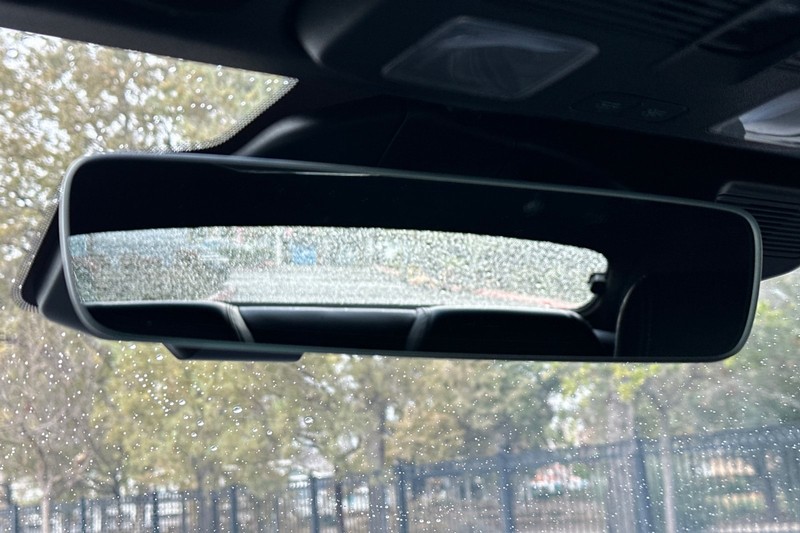 Ford Mustang Vehicle Full-screen Gallery Image 24