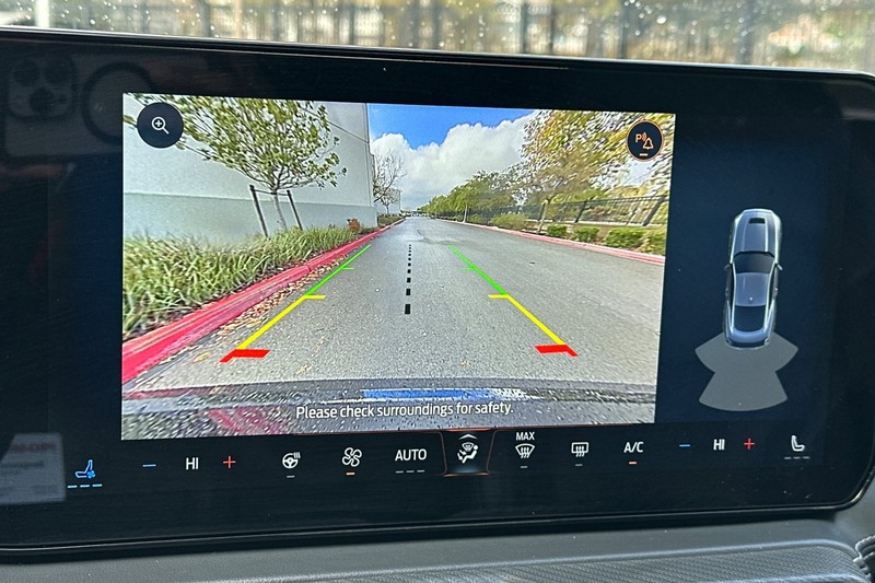 Ford Mustang Vehicle Full-screen Gallery Image 26